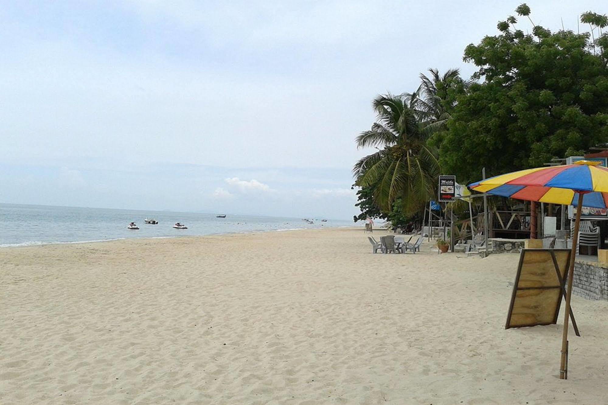 Baba'S Guest House By The Sea Batu Ferringhi Exterior photo