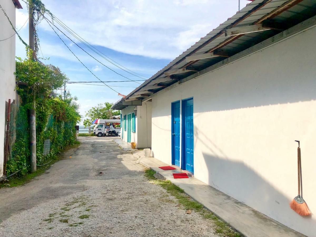 Baba'S Guest House By The Sea Batu Ferringhi Exterior photo